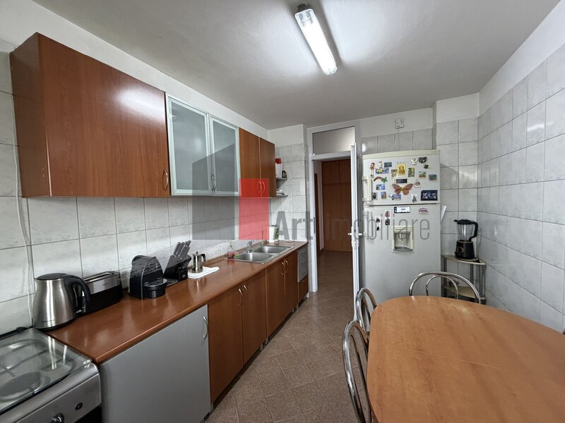 Aparatorii Patriei, Berceni, apartament 4 camere.